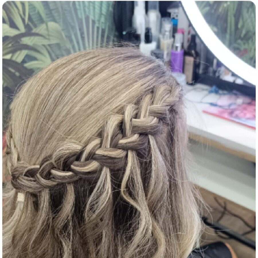 Ondas largas en tono oscuro